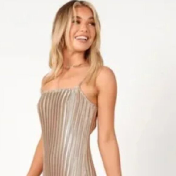 Elegant Gold Dress - Picture 9 of 9